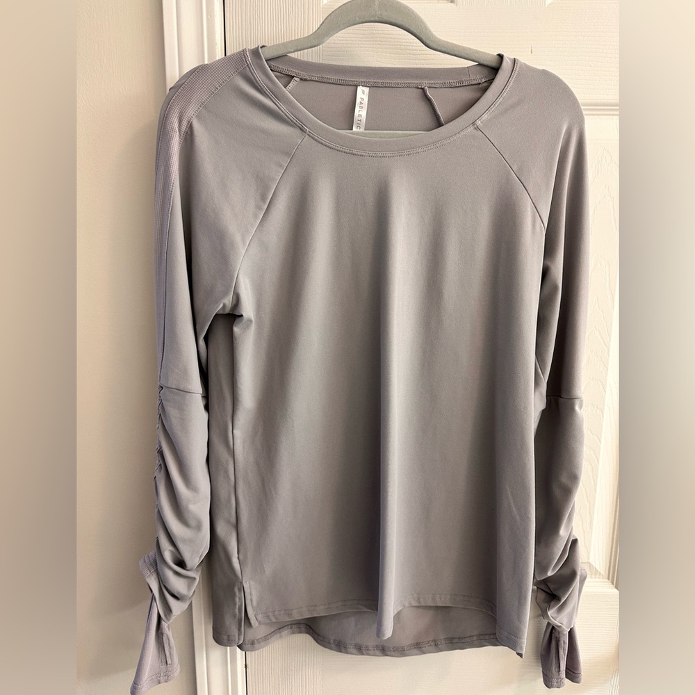 Fabletics Light Gray Long Sleeve Top